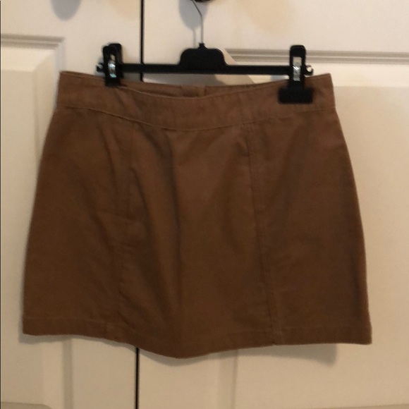 Nude cargo mini-skirt! - Picture 2 of 3